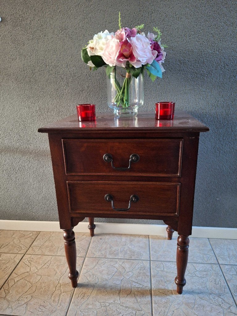 Mooi klassiek notenhouten kastje met twee laden, Ophalen, Minder dan 55 cm, Gebruikt, Klassiek
