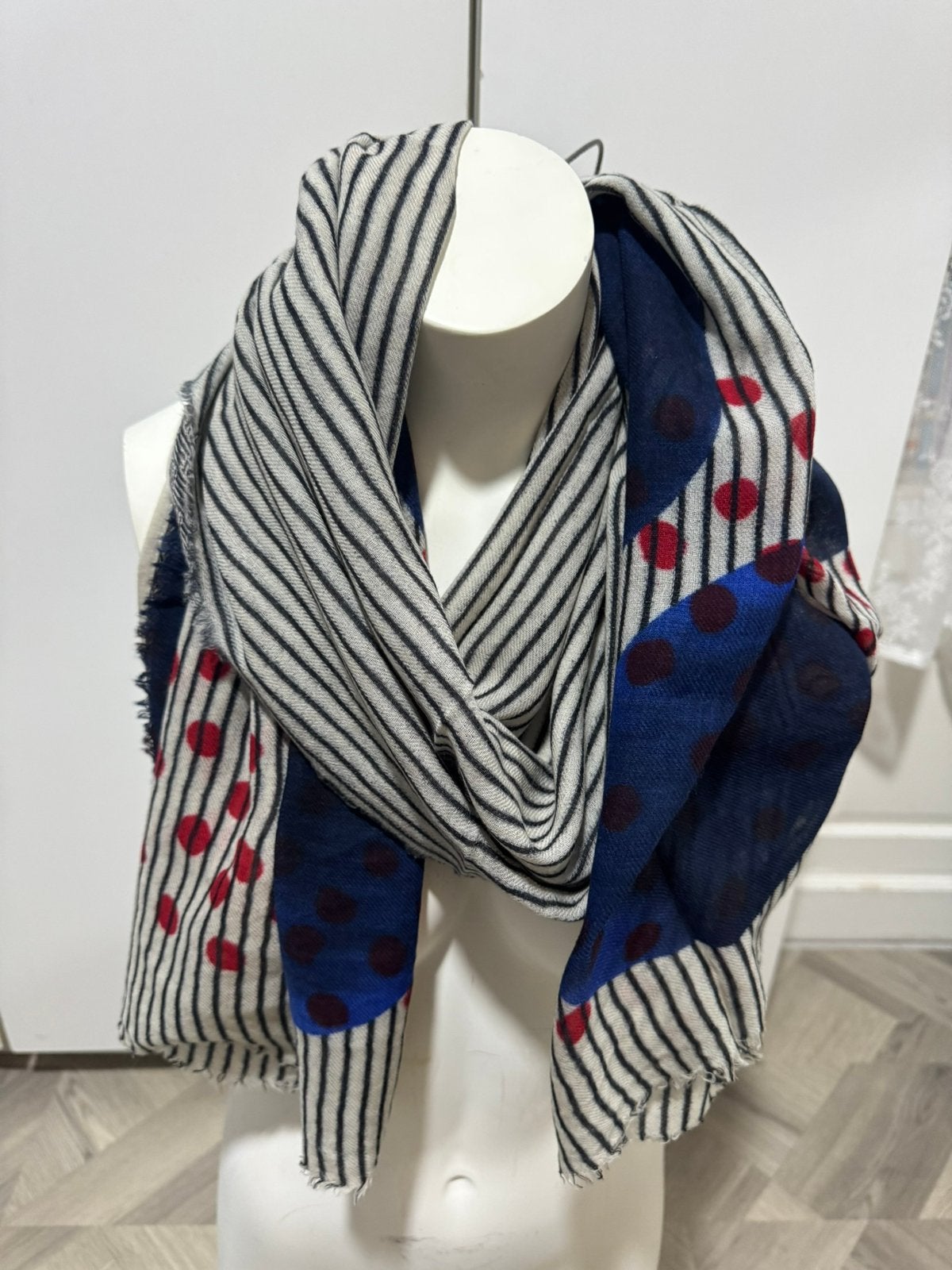 Sjaal 100% wol, Ophalen of Verzenden, Nieuw, Maat 46/48 (XL) of groter, Sjaal