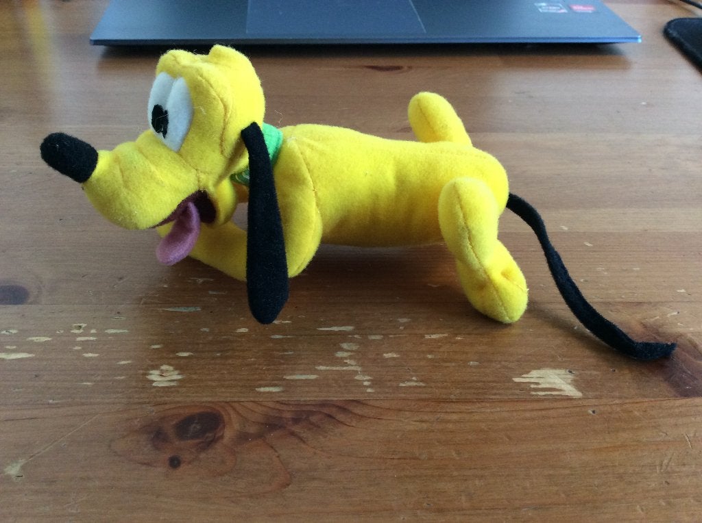 Pluto knuffel. 16 cm lang, Verzamelen, Disney, Ophalen of Verzenden, Goofy of Pluto, Gebruikt, Knuffel