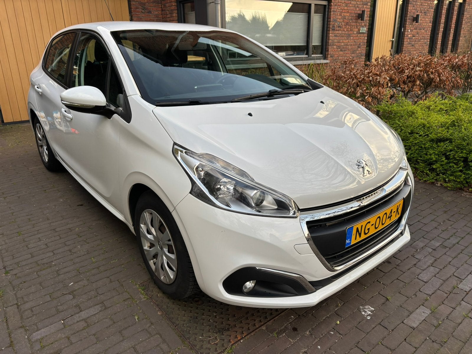 Peugeot 208 | CarPlay | Nieuwe distributieriem, Auto's, Peugeot, Voorwielaandrijving, 31 €/maand, 1199 cc, Origineel Nederlands