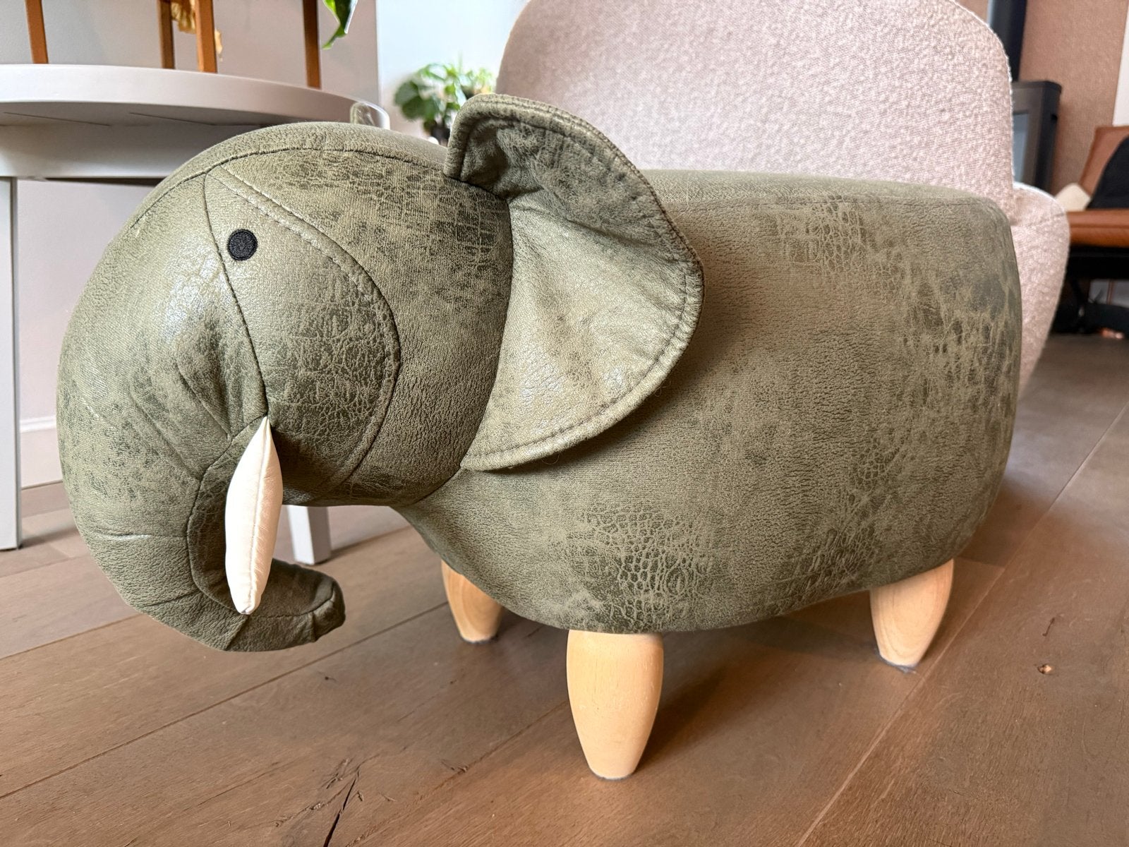 Leuk olifant krukje - voetenbankje, groen-grijs, Huis en Inrichting, Ophalen, Zo goed als nieuw, Overige materialen