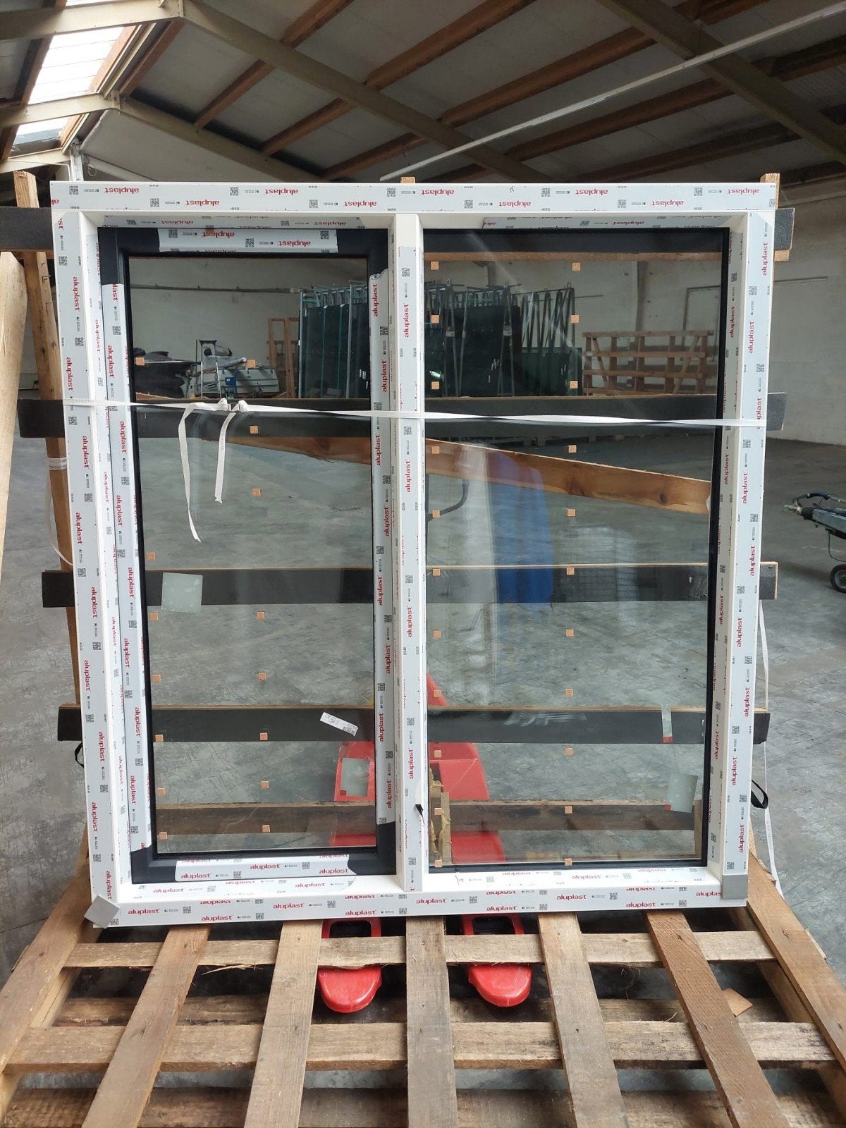Nieuw kunststof kozijn 168x180 cm -  triple hr+++ glas, Ophalen, Gevelraam of Ruit, Nieuw, 160 cm of meer