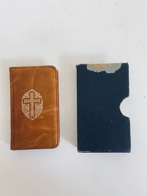 Antiek gebedenboekje Paroission. Bruin leer en goud op snee., Antiek en Kunst, Ophalen