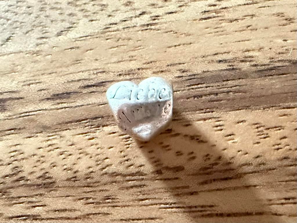 Pandora zilvere bedel / charm van een hart met Liebe Amore, Pandora, Ophalen of Verzenden, Zo goed als nieuw, 1 bedel