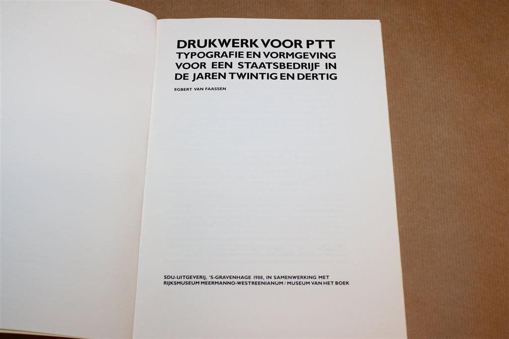 Drukwerk voor PTT — Typografie & Vormgeving jaren 20-30, Ophalen of Verzenden, Gelezen, Fotografen