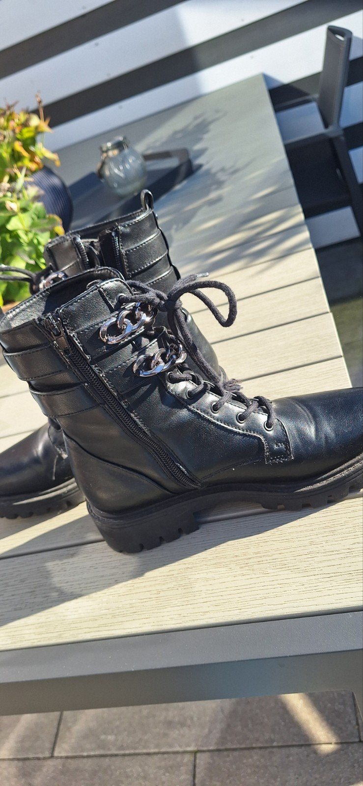 Zwarte biker boots met kettingdetails - Maat 38, Ophalen of Verzenden, Zo goed als nieuw, Zwart, Lage of Enkellaarzen