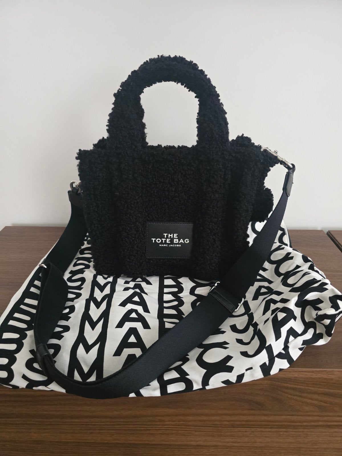 Marc Jacobs The Tote Bag - Zwart Teddy Stof, Sieraden, Tassen en Uiterlijk, Tassen | Damestassen, Ophalen, Nieuw, Zwart, Handtas