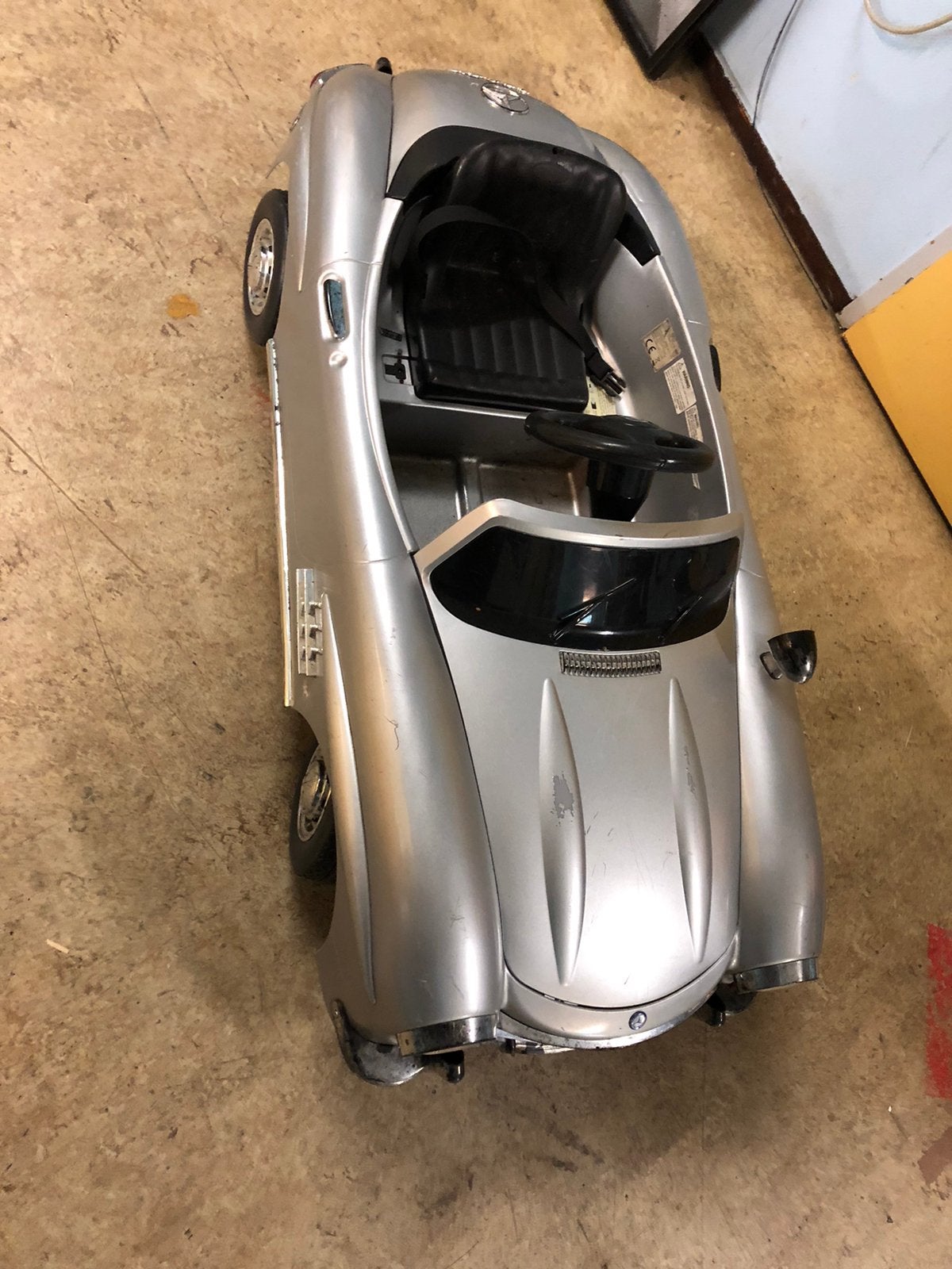 Mercedes auto (functioneert niet meer), Ophalen, Gebruikt