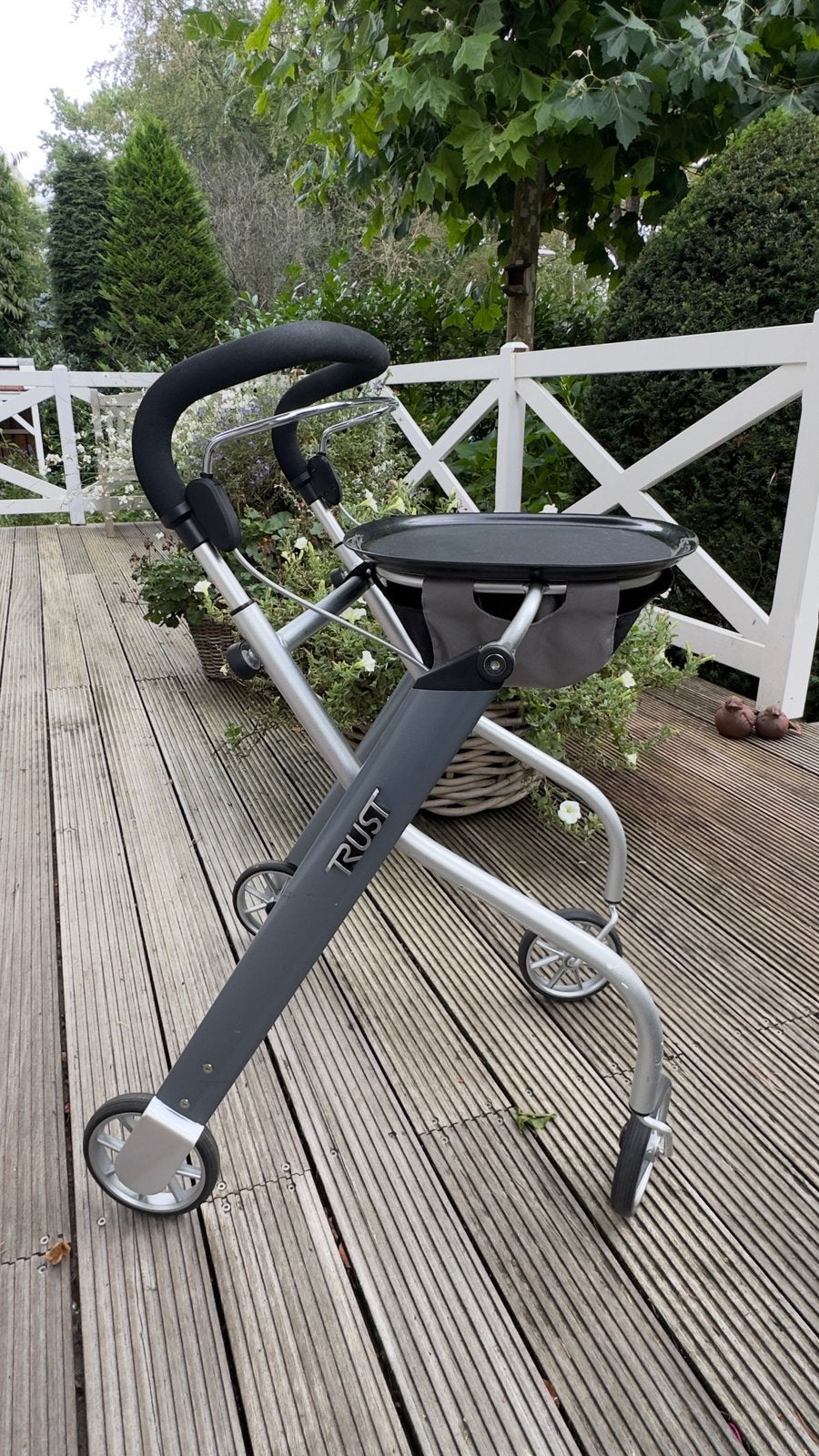 Trust Care Let’s Go Silver rollator voor binnengebruik, Ophalen, Lichtgewicht, Zo goed als nieuw