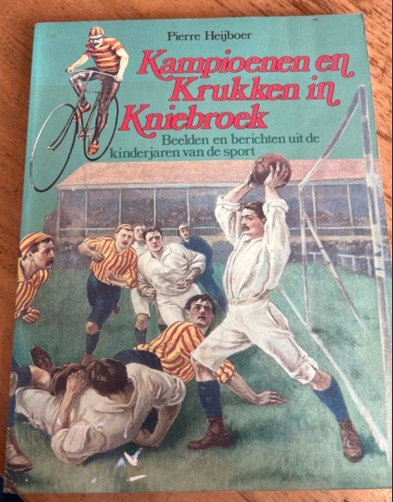 Kampioenen en Krukken in Kniebroek - Pierre Heijboer, Ophalen of Verzenden, Zo goed als nieuw, Balsport
