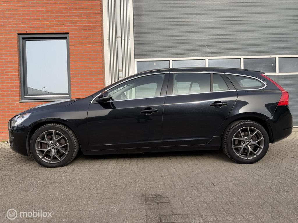 Volvo V60 3.0 T6 AWD Momentum - Volvo dealer onderh., Automaat, Euro 5, Zwart, Vierwielaandrijving