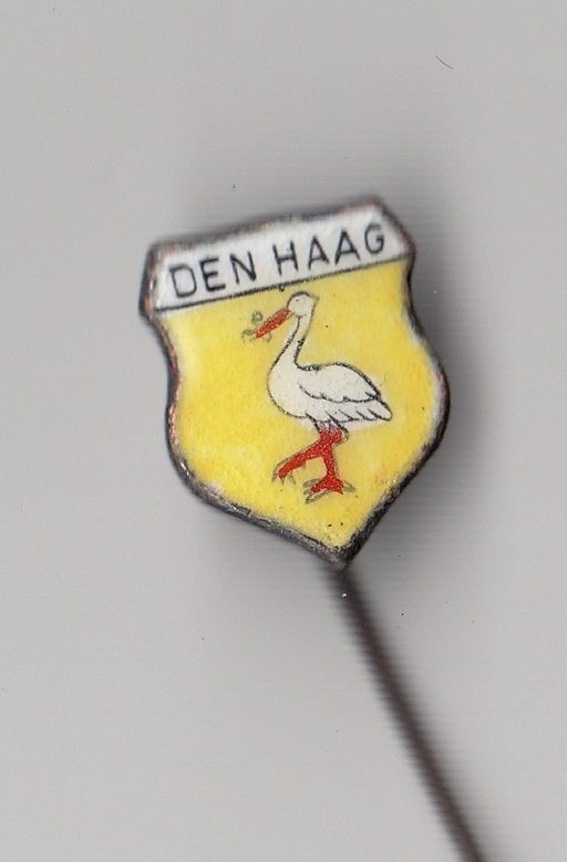 Den Haag Ooievaar emaille speldje, Verzamelen, Speldjes, Pins en Buttons, Gebruikt, Speldje of Pin, Overige onderwerpen, Ophalen of Verzenden