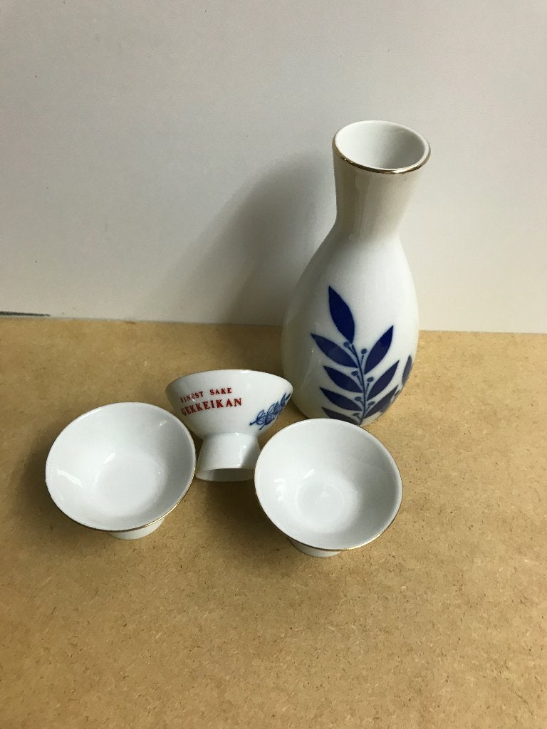Vintage Gekkeikan Sake Set - Karaf en 3 Kopjes, Ophalen of Verzenden, Gebruikt, Porselein, Overige typen