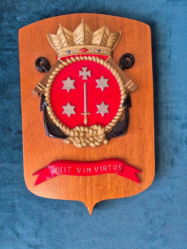 Wapenschild  Hr. Ms. Haarlem M853 grootformaat, Ophalen of Verzenden, Marine, Nederland, Embleem of Badge