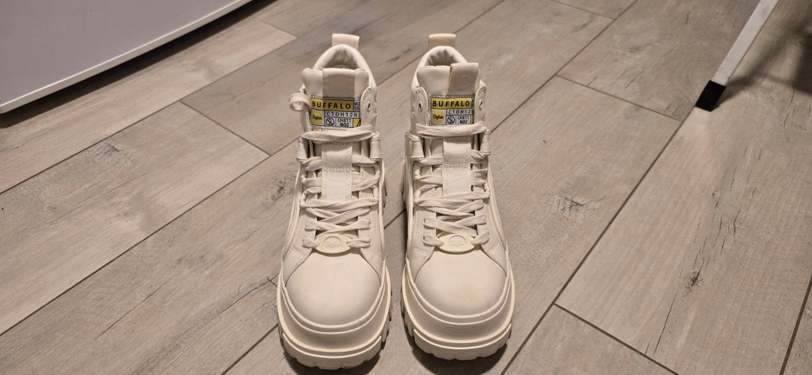 Buffalo sneakers maat 41 - Zo goed als nieuw, Wit, Ophalen of Verzenden, Buffalo, Sneakers of Gympen