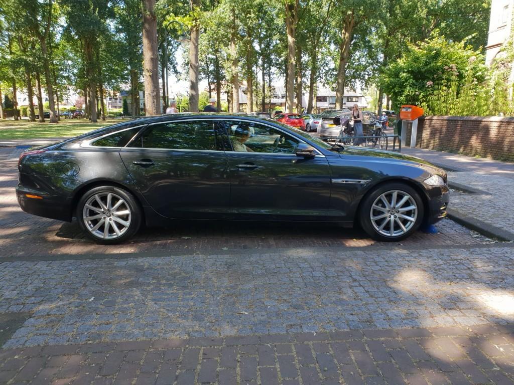 Jaguar XJ 3.0 V6 D Aut6 LWB 2013 Grijs, Auto's, Jaguar, Euro 5, Achterwielaandrijving, 2993 cc, Overige kleuren