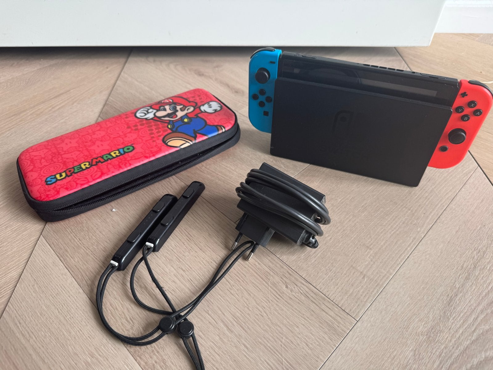 Nintendo Switch met Mario hoes en accessoires, Spelcomputers en Games, Spelcomputers | Nintendo Switch, Ophalen of Verzenden, Gebruikt