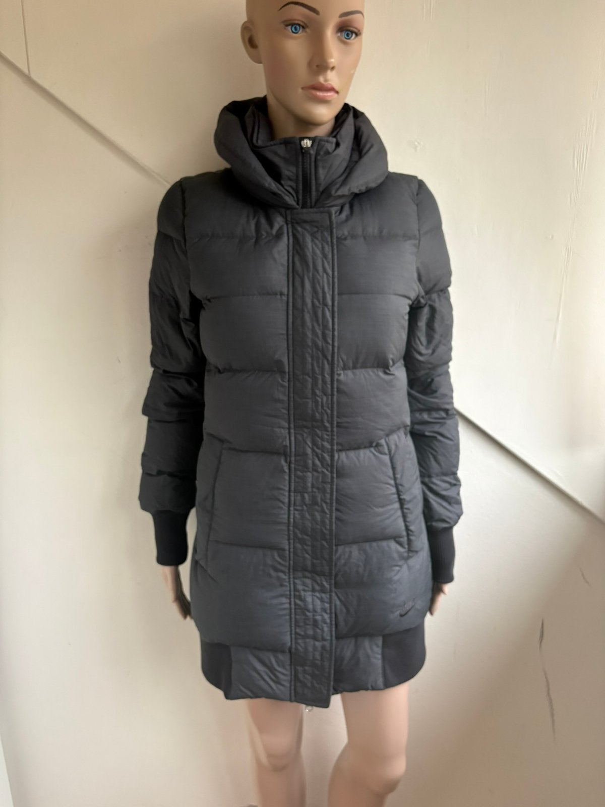 Nike lange winterjas maat xs donkergrijs donsjas antraciet, Ophalen of Verzenden, Zo goed als nieuw, Maat 34 (XS) of kleiner, Grijs