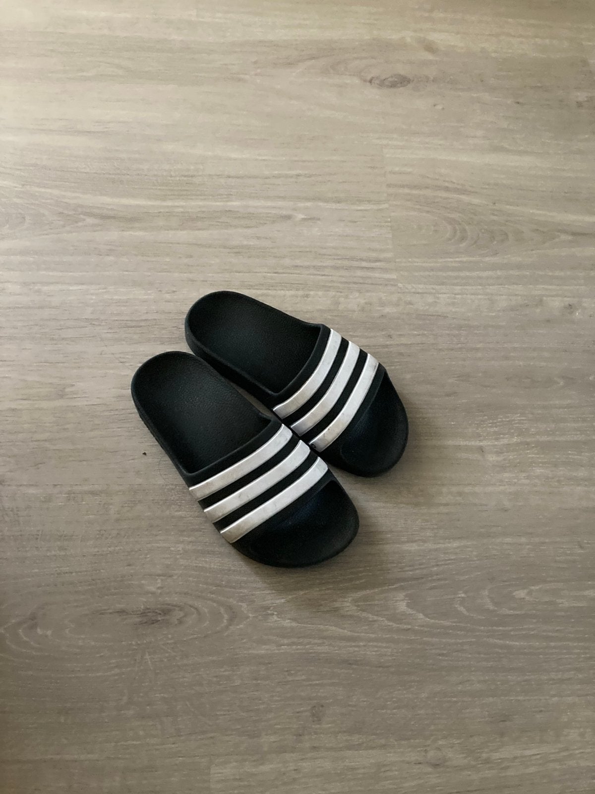 Adidas slippers 33, Ophalen, Gebruikt, Overige typen, Jongen