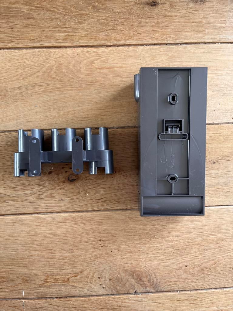 Dyson stofzuiger accessoire houders en ophangbeugels, Ophalen of Verzenden, Zo goed als nieuw, Steelstofzuiger, Dyson