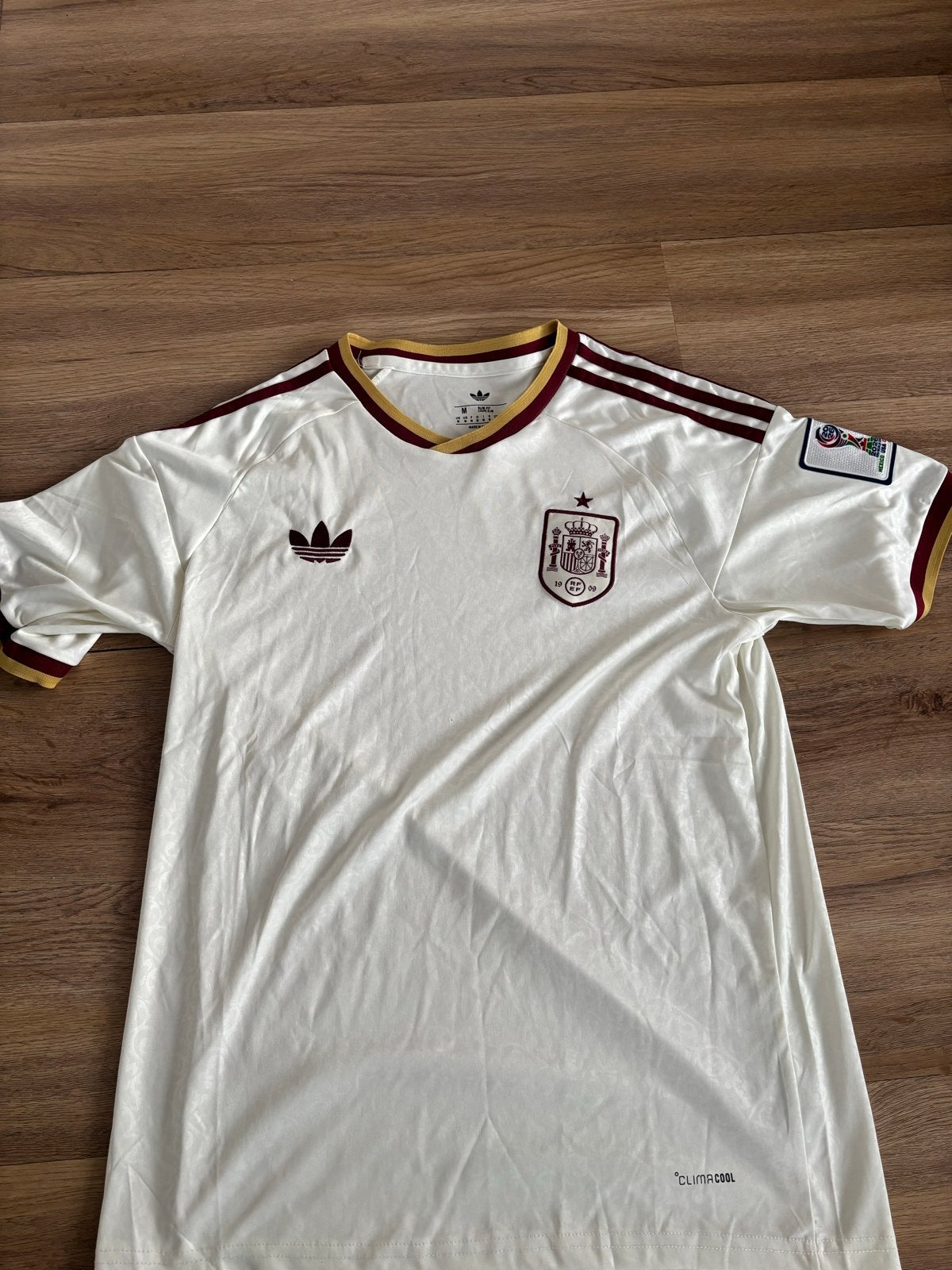 Adidas Spanje Voetbalshirt - Gekocht in Barcelona, Maat 48/50 (M), Wit, Ophalen of Verzenden, Zo goed als nieuw