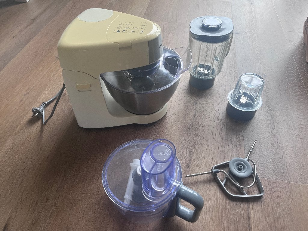 Kenwood Keukenmachine Compleet met Accessoires, Witgoed en Apparatuur, 4 liter of meer, Ophalen, Zo goed als nieuw, 3 snelheden of meer