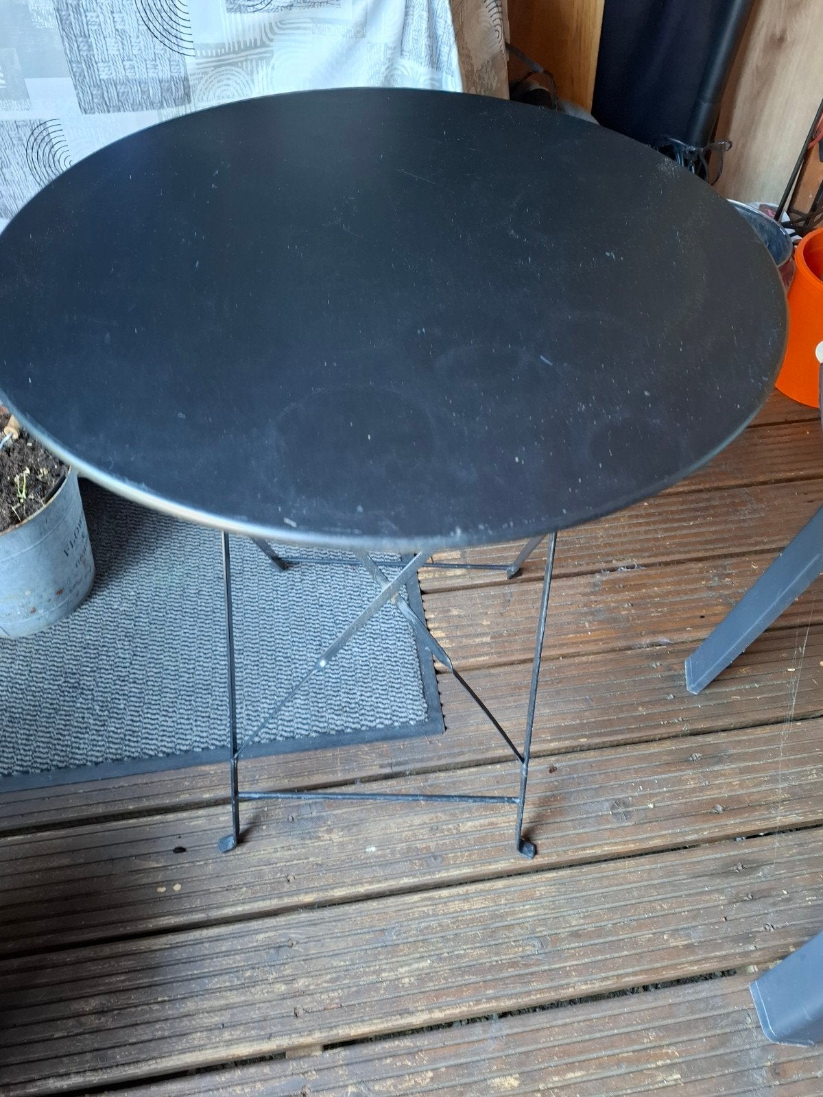 Zwart rond inklapbaar bijzettafeltje, Tuin en Terras, Tuintafels, Ophalen, Gebruikt, Rond, Metaal