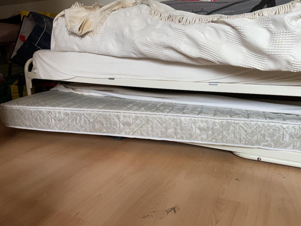 Logeerbedden te koop, Ophalen, Gebruikt, Eenpersoons, 80 cm
