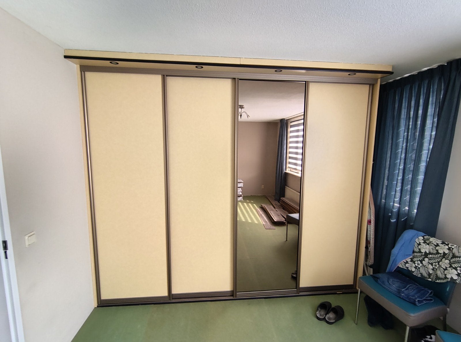 zweefdeur kast ophalen en demonteren, Huis en Inrichting, Kasten | Kledingkasten, Ophalen, Gebruikt, 200 cm of meer, Met plank(en)