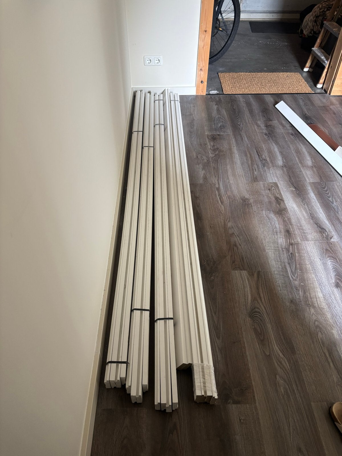 0101 - Gladde plint - MDF v313 - 18 x 70 mm 18 stuks, Doe-het-zelf en Verbouw, Plinten en Afwerking, Ophalen, Kunststof, Nieuw
