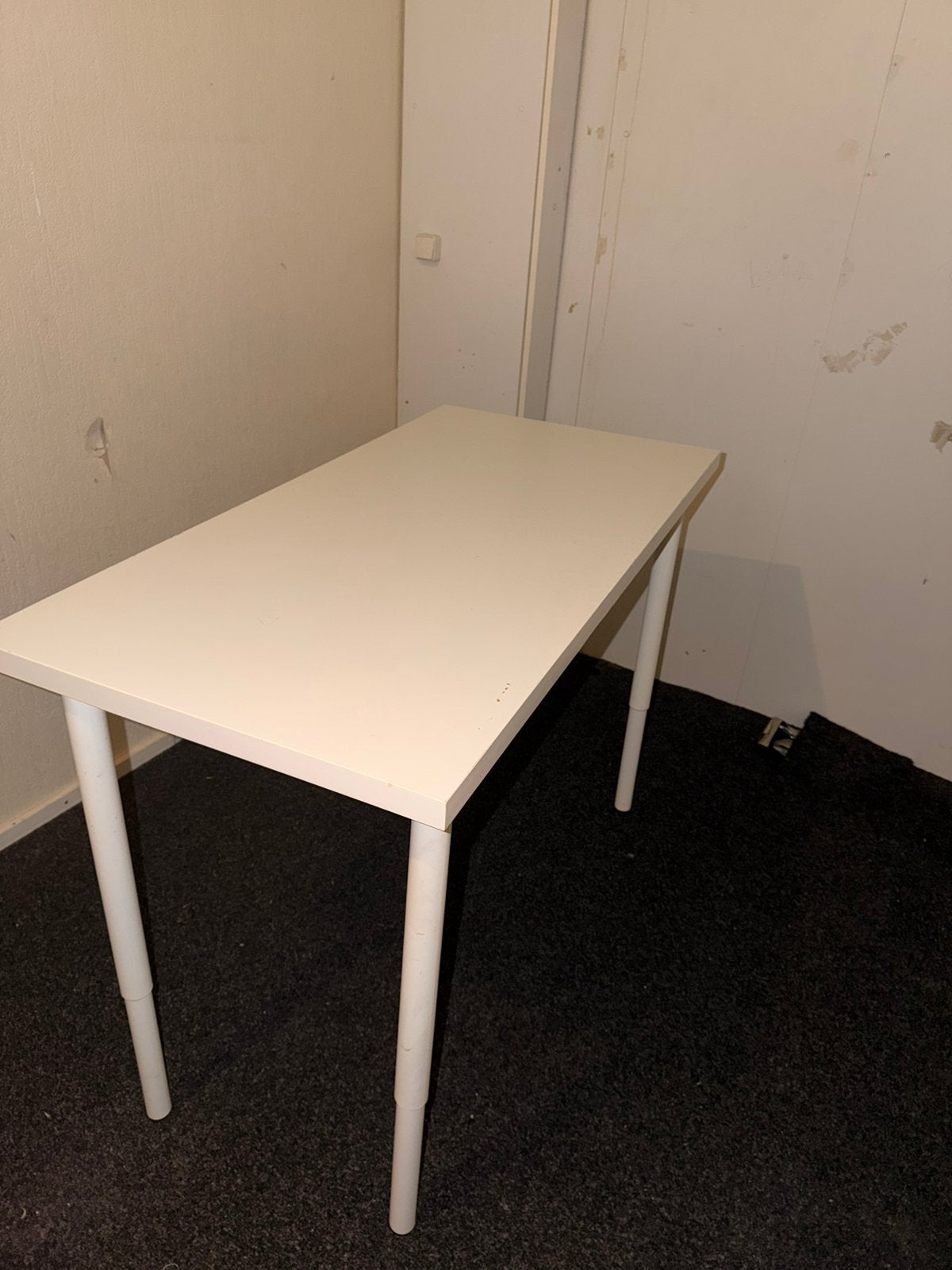 Verstelbaar bureau ikea, Ophalen, Zo goed als nieuw