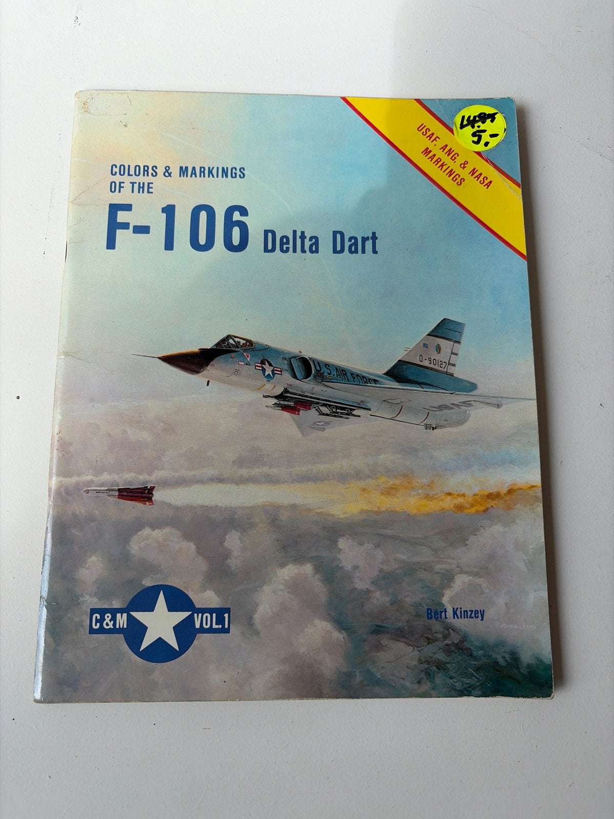 Colors & Markings of the F-106 Delta Dart - Bert Kinzey, Ophalen of Verzenden, Zo goed als nieuw, Overige onderwerpen