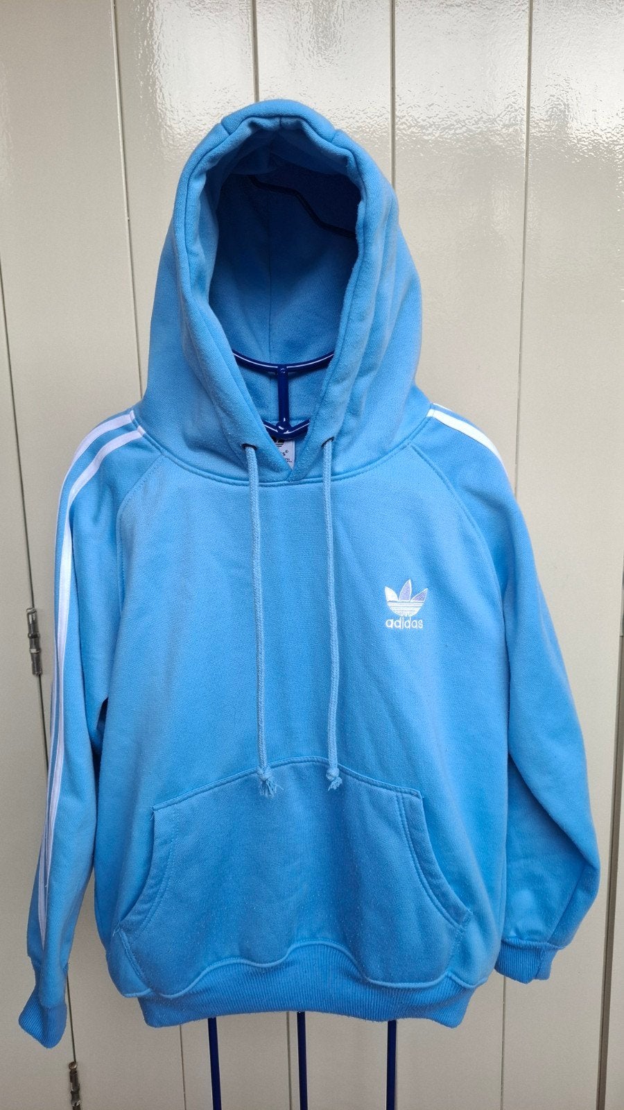 Adidas hoodie lichtblauw met witte strepen, Maat 38/40 (M), Ophalen of Verzenden, Zo goed als nieuw, Blauw