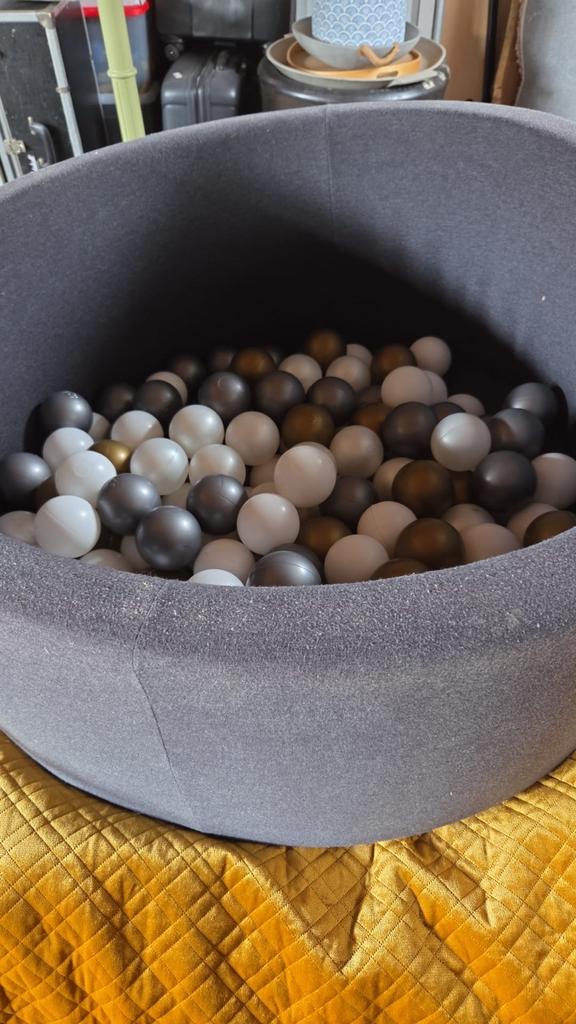 Ballenbak voor kinderen - Grijs met diverse ballen, Ophalen, Gebruikt, Jongen of Meisje