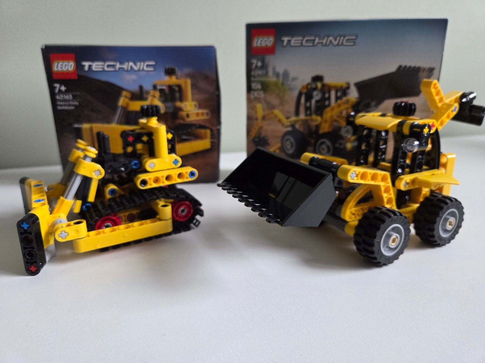 LEGO Technic Bulldozer & Graaflaadmachine (42163 & 42197), Lego, Inclusief extra onderdelen, Ophalen of Verzenden, Zo goed als nieuw