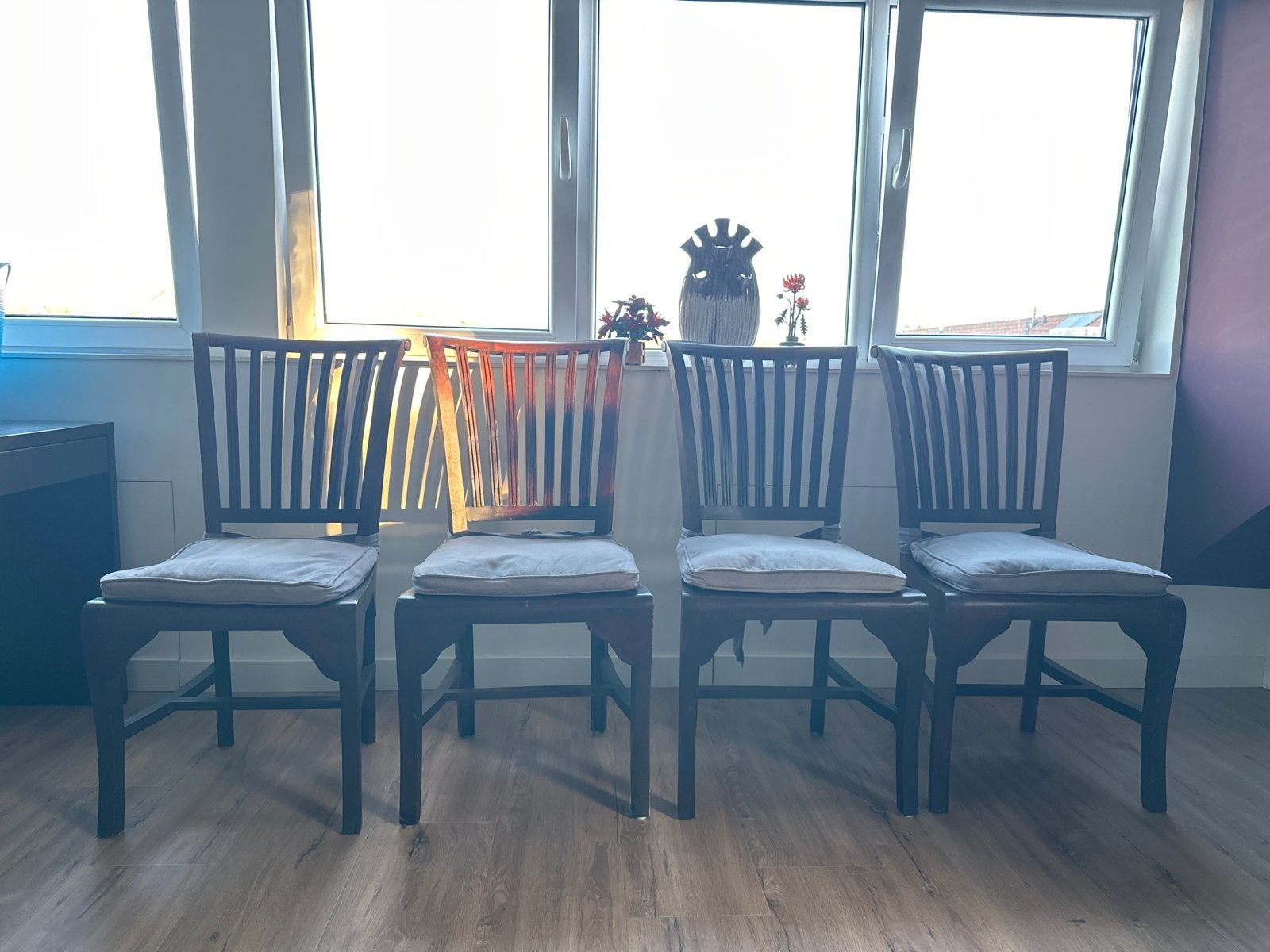 Set van 4 houten eetkamerstoelen met kussens, Huis en Inrichting, Ophalen, Gebruikt, Bruin, Vier