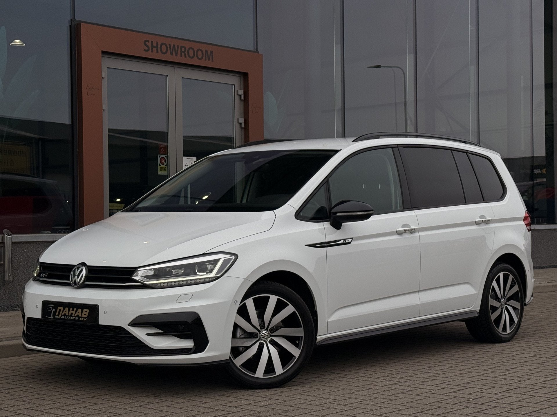 Volkswagen Touran 1.5 TSI Highline Business R 7p | ACC | Ach, Dealer onderhouden, 15 km/l, 4 cilinders, 150 pk
