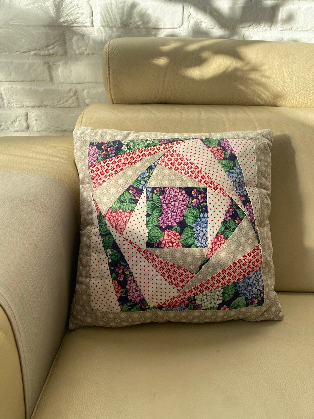 Handgemaakt sierkussen met bloemenprint, Meerkleurig, Vierkant, Ophalen of Verzenden, Zo goed als nieuw