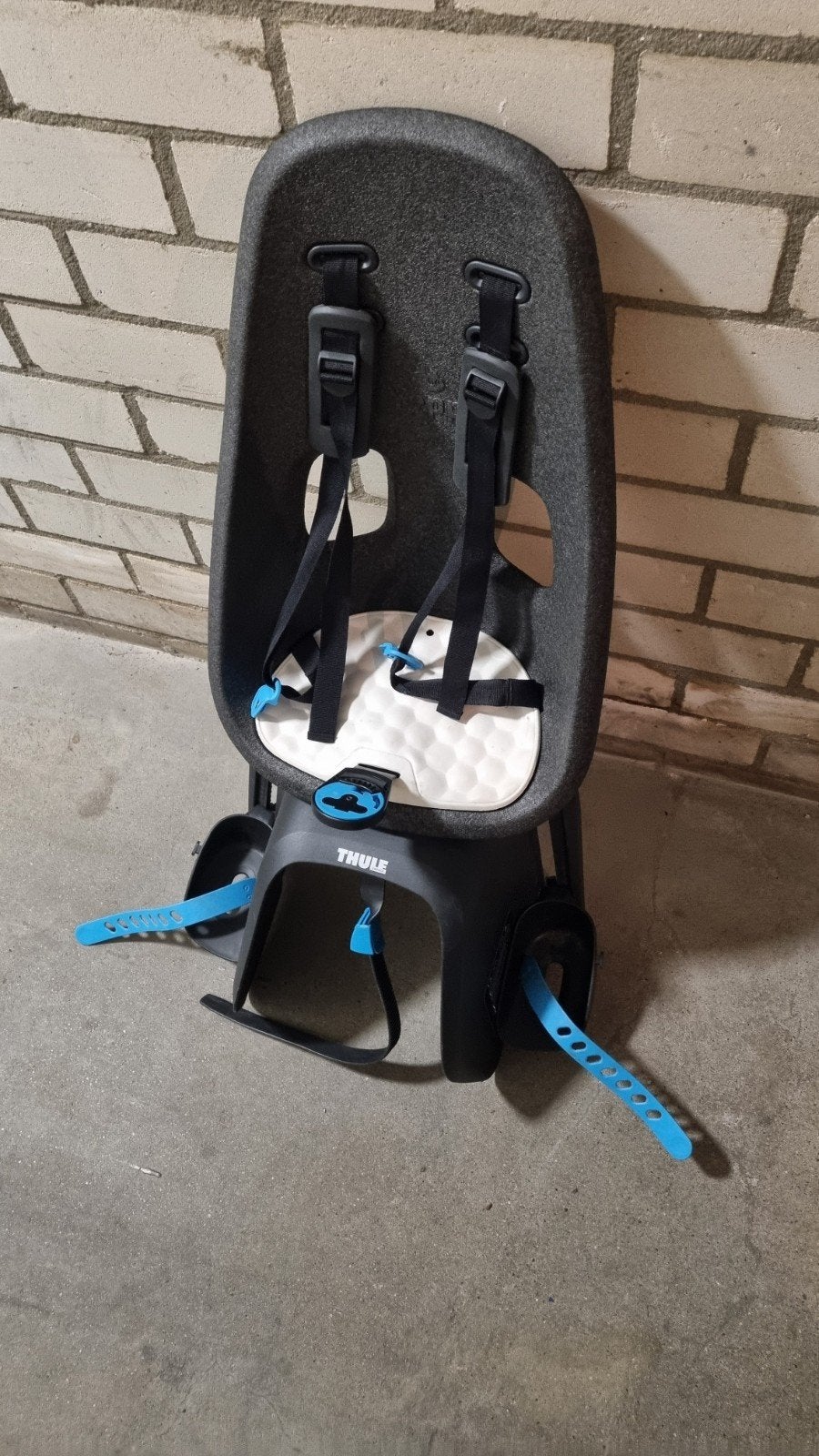 Thule Yepp Nexxt Maxi Achterzitje, Fietsen en Brommers, Ophalen, Achterzitje, Voetsteuntjes, Zo goed als nieuw