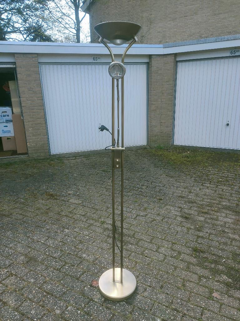 Massive staande leeslamp zilver- of goudkleurig., Huis en Inrichting, Ophalen, Moderne leeslamp., Zo goed als nieuw, Glas
