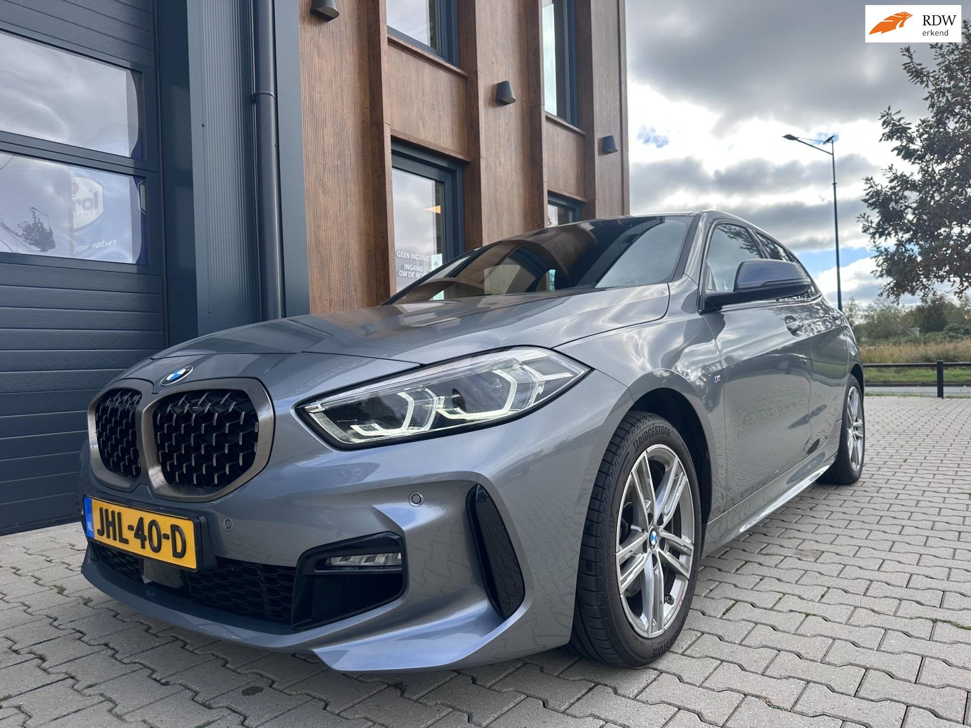 BMW 1-serie 118i Business M-Sport Edition Plus, Auto's, Dealer onderhouden, 136 pk, Gebruikt, Leder en Stof