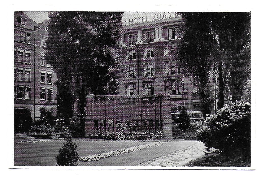 Amsterdam Monument Damplantsoen Ansichtkaart (B7071, Verzamelen, Ophalen of Verzenden, 1980 tot heden, Ongelopen, Noord-Holland