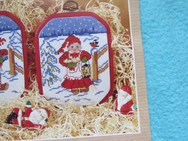Borduurpakketje uit Zweden: Tomtemor incl. lijstje NIEUW, Ophalen of Verzenden, Nieuw, Handborduren, Borduurpakket