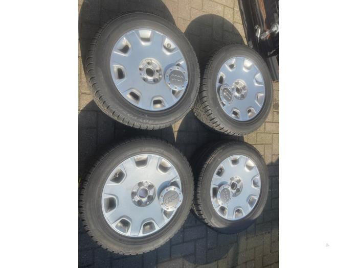 Sportvelgenset + winterbanden van een Audi A8