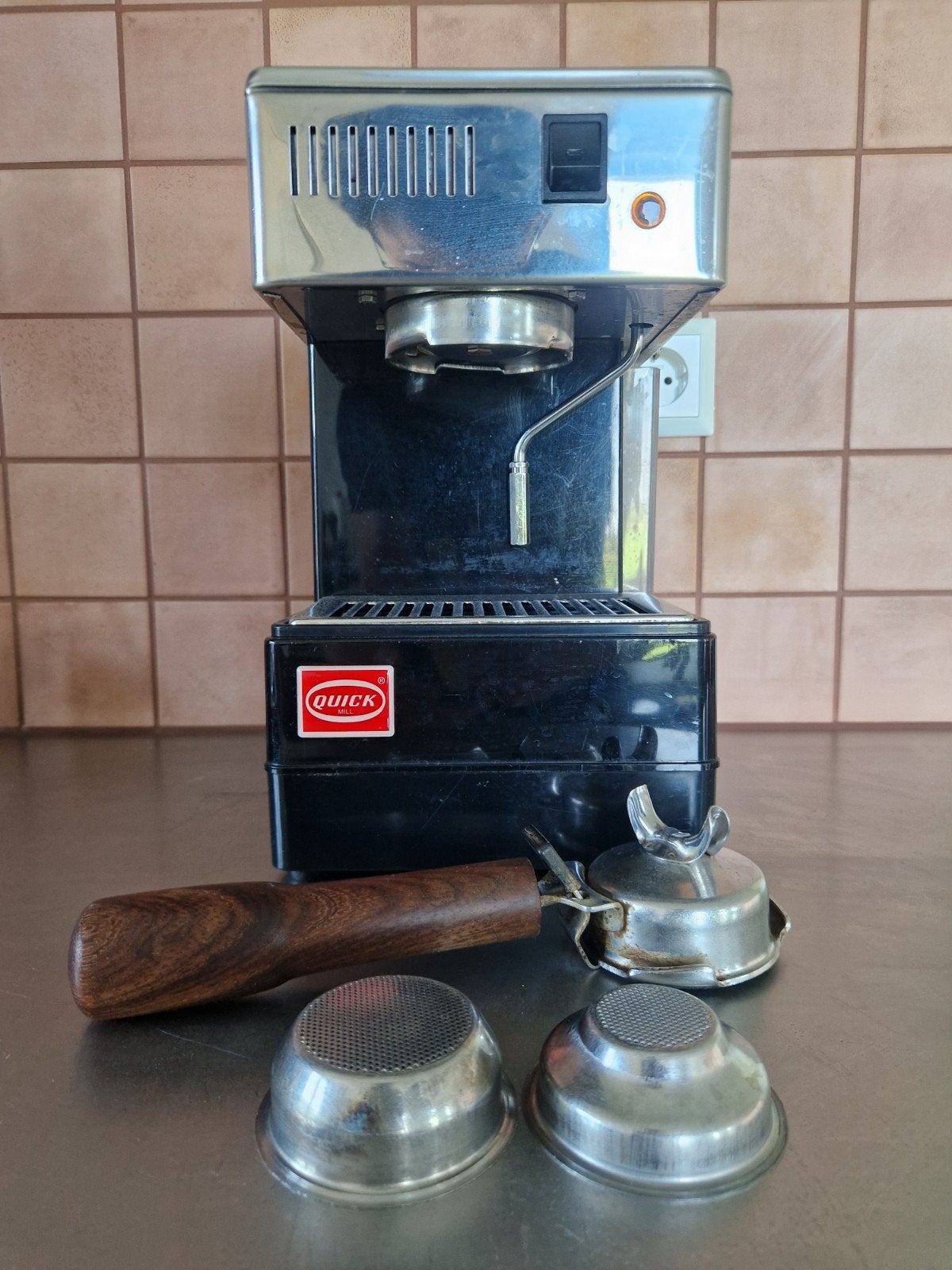 Quickmill 820 Espressomachine, Witgoed en Apparatuur, Koffiezetapparaten, Gebruikt, Espresso apparaat, Gemalen koffie, 1 kopje