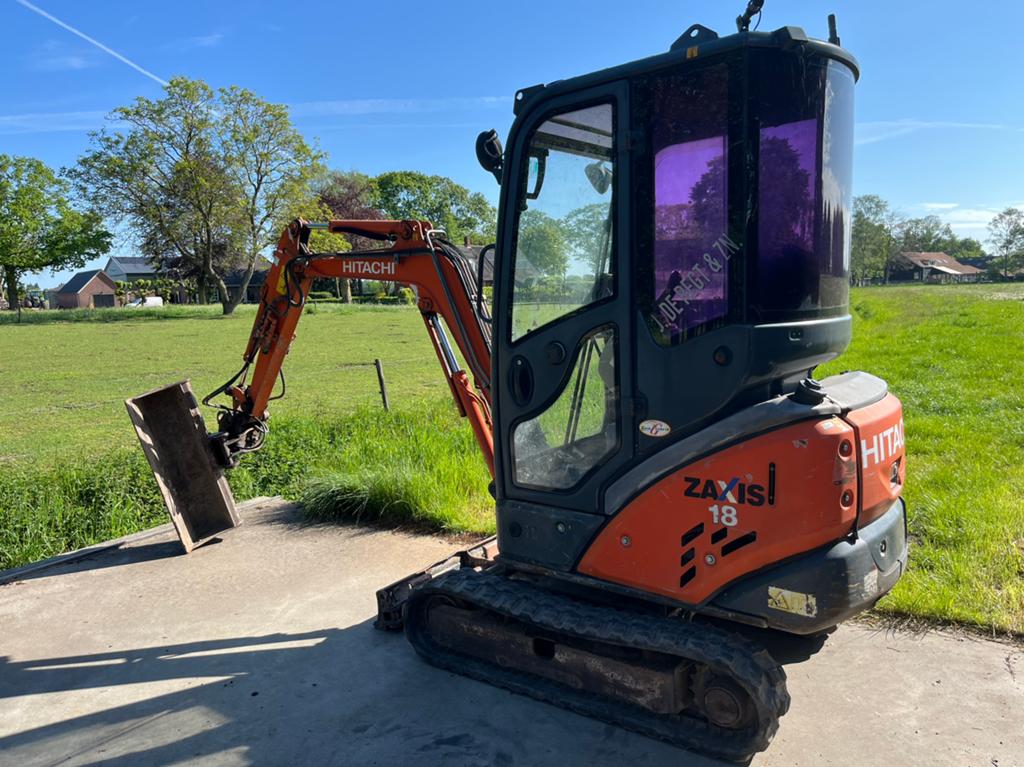 Hitachi zaxis 18 met kantelstuk, Ophalen of Verzenden, Graafmachine