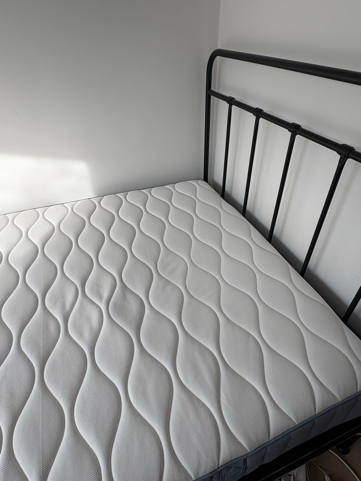 Ikea Stjärnö bed (140x200) met Vagstranda matras, Zwart, Tweepersoons, Zo goed als nieuw, 200 cm