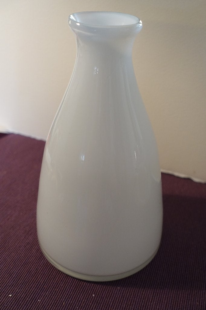 decoratieve fles/vaas van melkglas, Antiek en Kunst, Ophalen of Verzenden