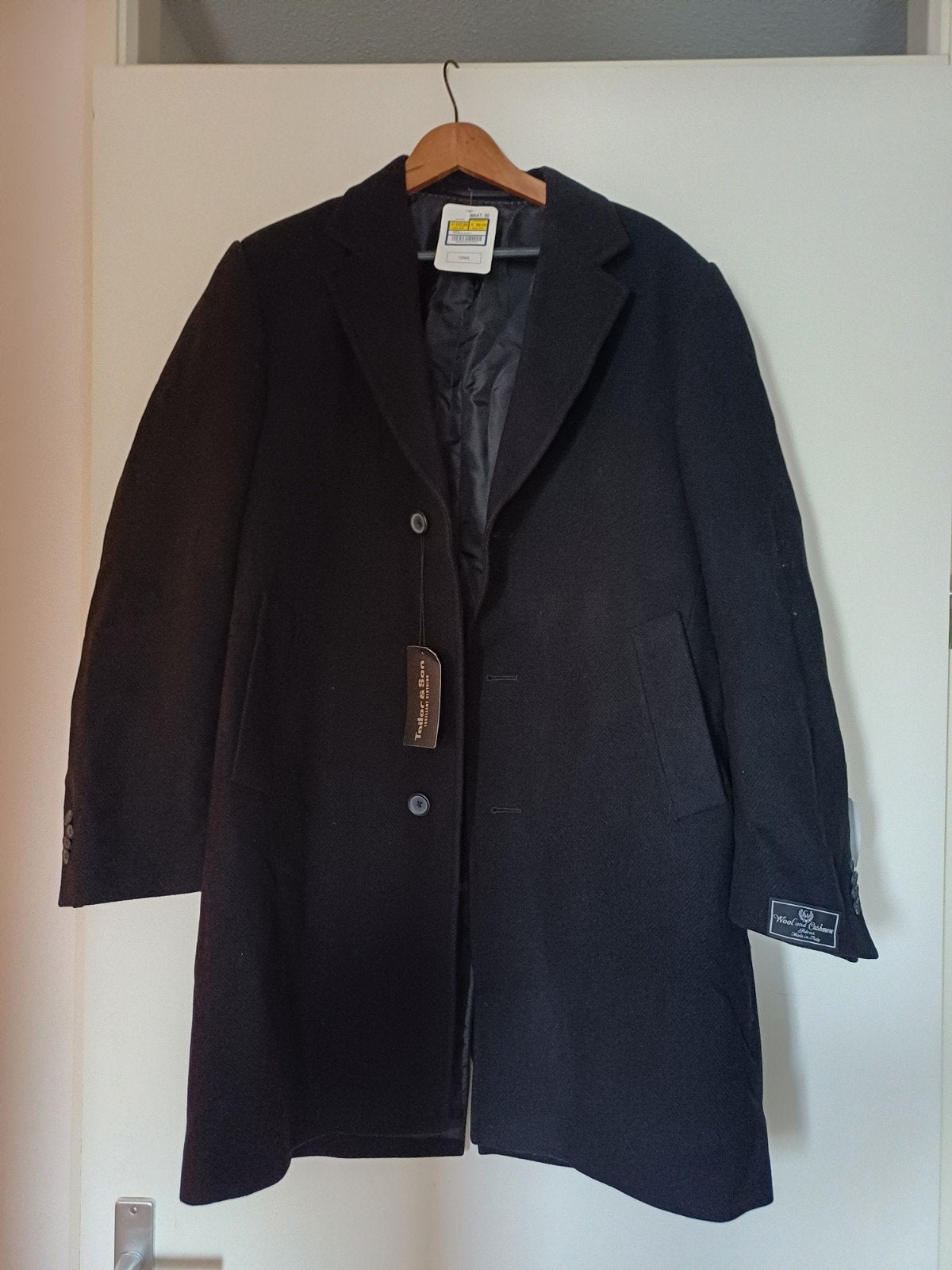 Mooie Zwarte Wollen Kasjmier overcoat Maat 50 - Nieuw!, Kleding | Heren, Maat 48/50 (M), Nieuw, Ophalen of Verzenden, Tailor & Son