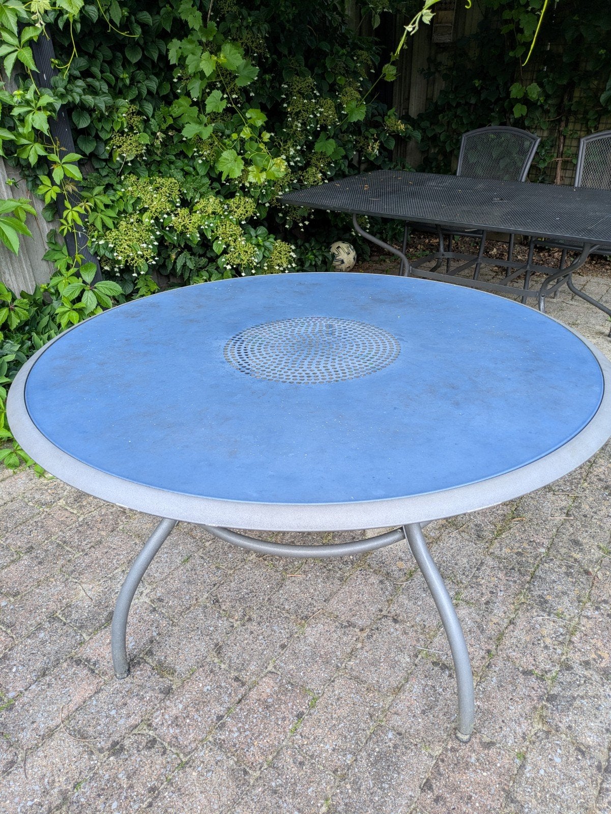 Ronde metalen tuintafel, Tuin en Terras, Tuintafels, Ophalen, Gebruikt, Rond, Metaal